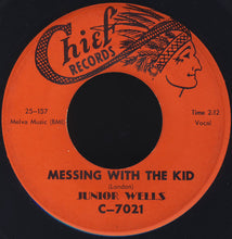 Load image into Gallery viewer, Junior Wells / Earl Hooker & Junior Wells : Messing With The Kid / Universal Rock (7", Single)